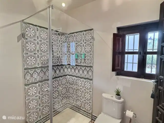 Douche van een van onze standaard slaapkamers.